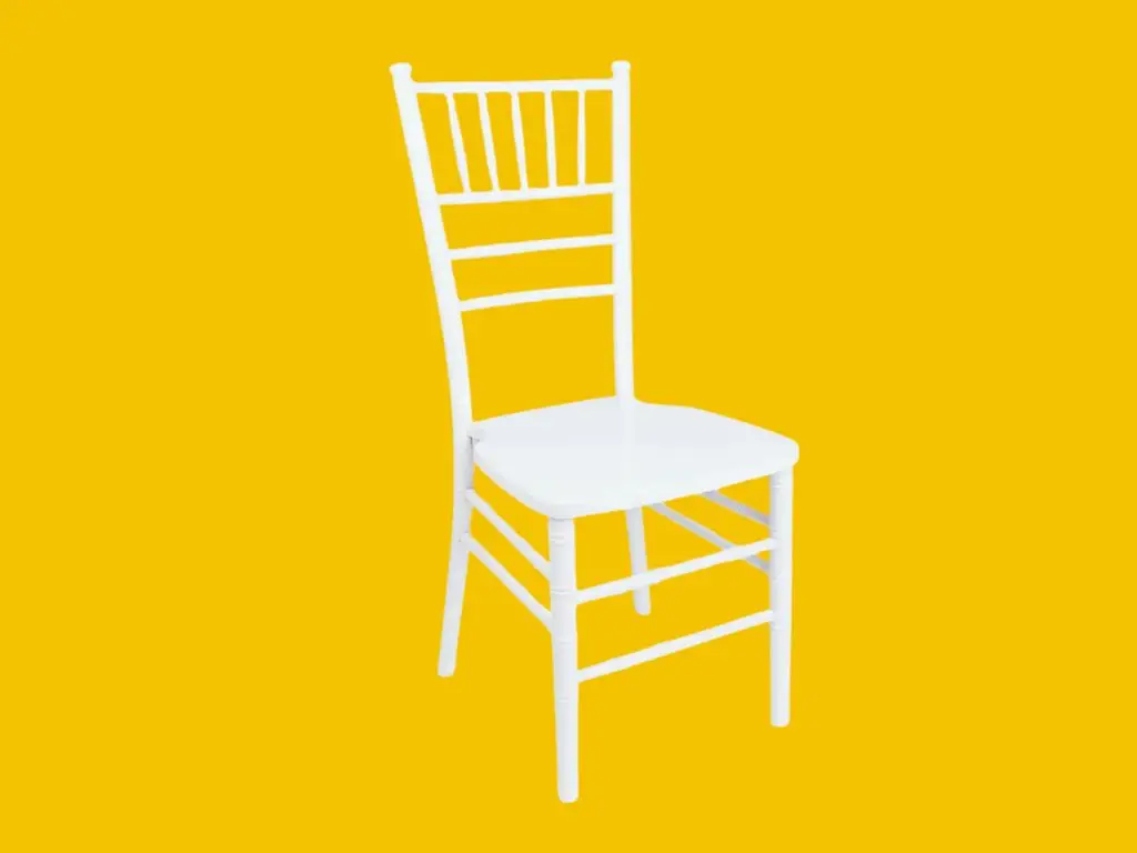 Der Klassiker unter den Hochzeitsstühlen. Jetzt mieten und gleich die passenden Tische dazu aussuchen.