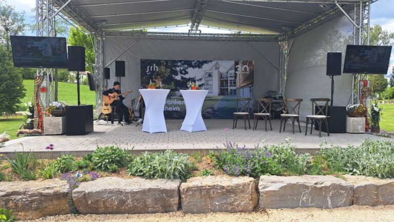 Open Air Bühne bei Firmenveranstaltung